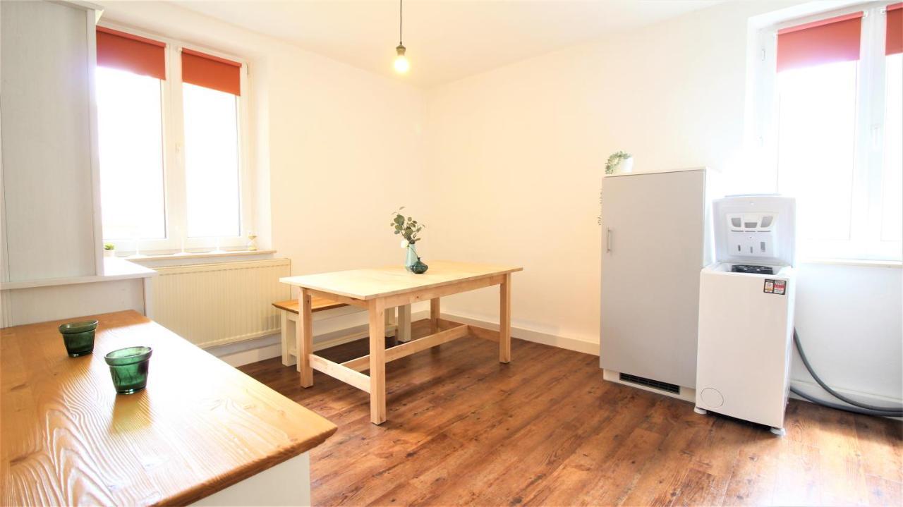 Zentral Wohnen - Inkl. Privatem Stellplatz Apartment Wurzburg Bagian luar foto