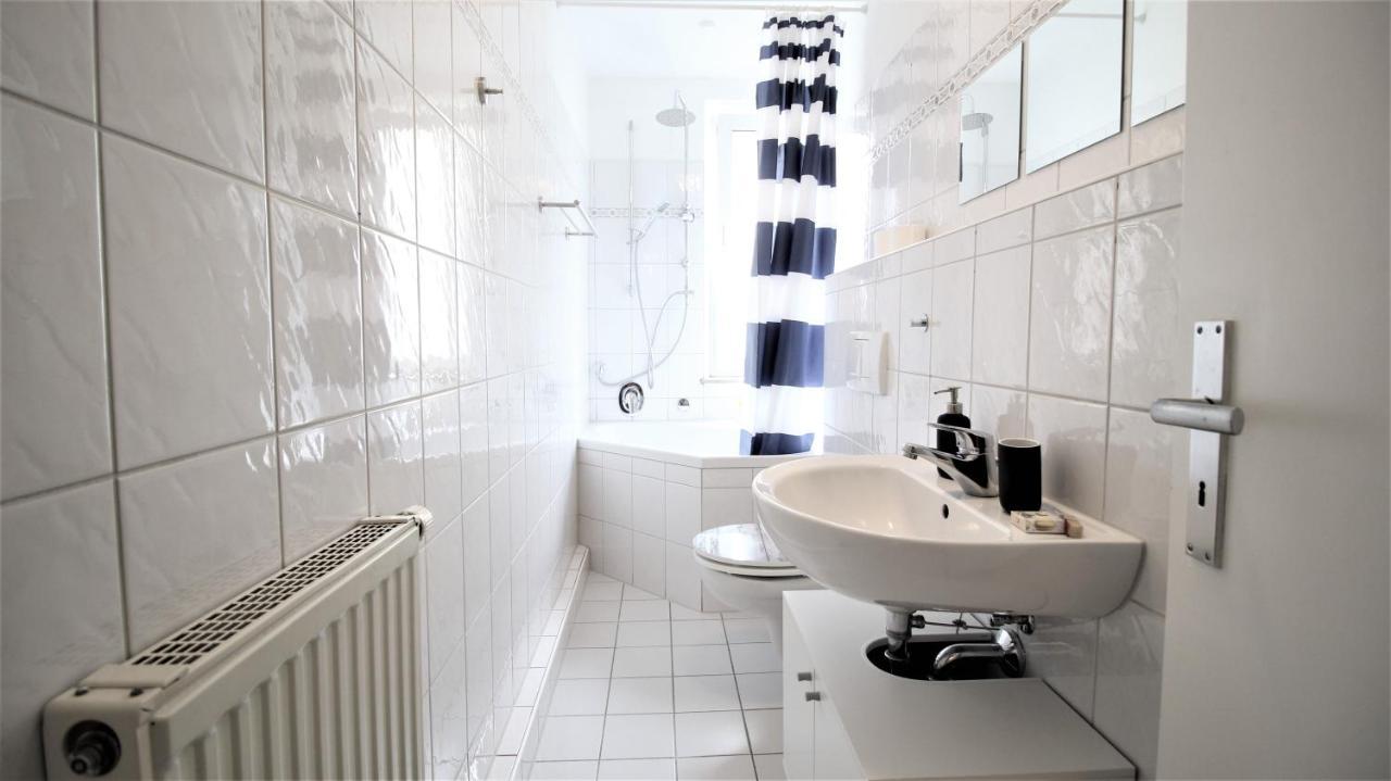 Zentral Wohnen - Inkl. Privatem Stellplatz Apartment Wurzburg Bagian luar foto