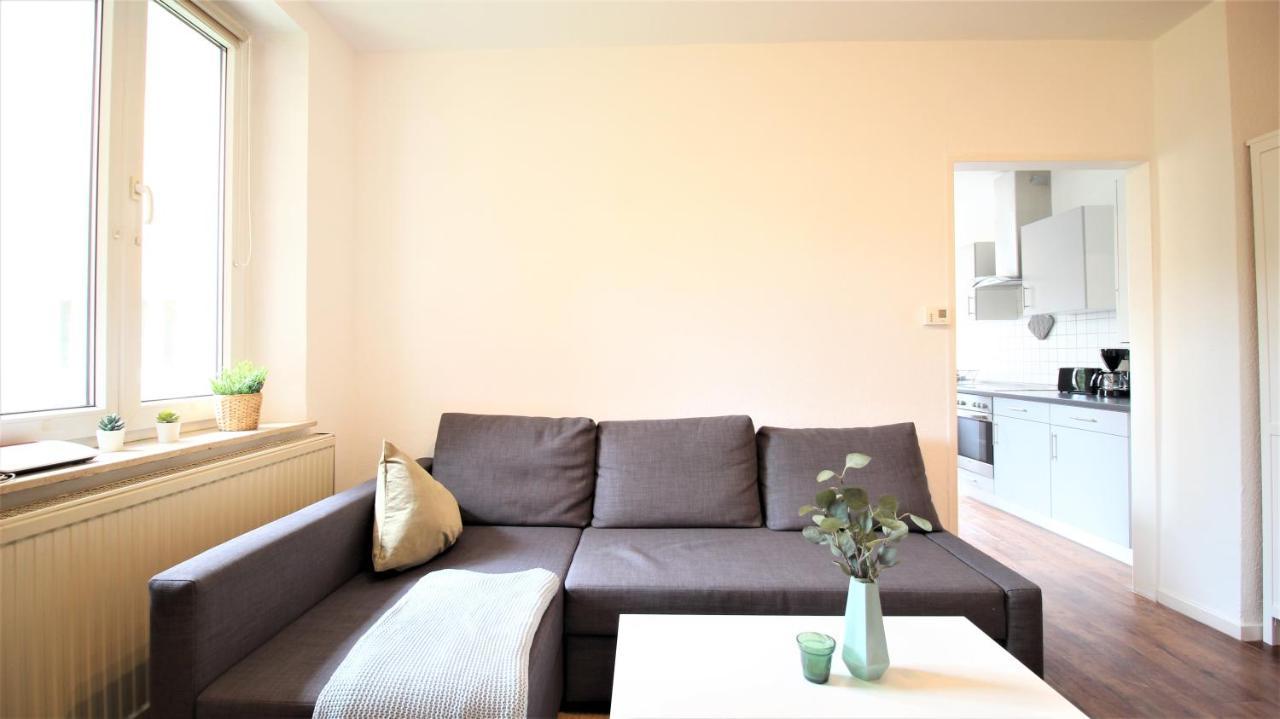 Zentral Wohnen - Inkl. Privatem Stellplatz Apartment Wurzburg Bagian luar foto
