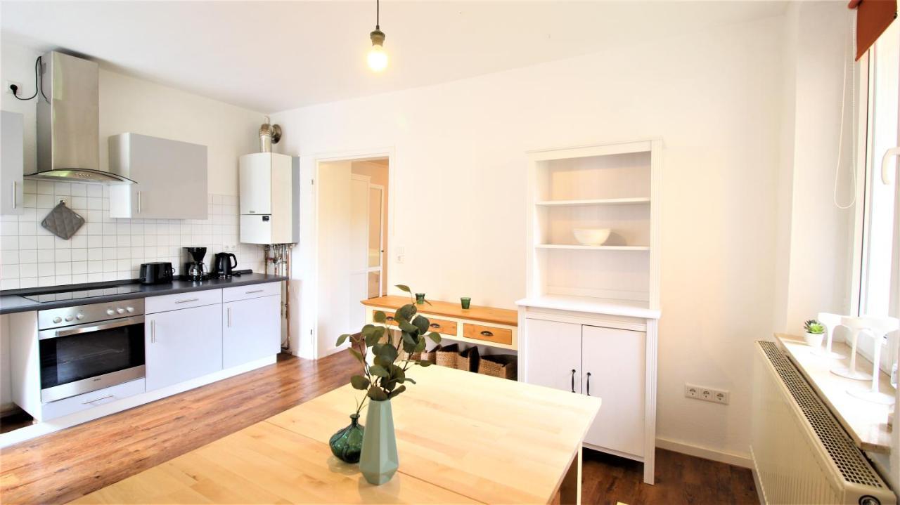 Zentral Wohnen - Inkl. Privatem Stellplatz Apartment Wurzburg Bagian luar foto