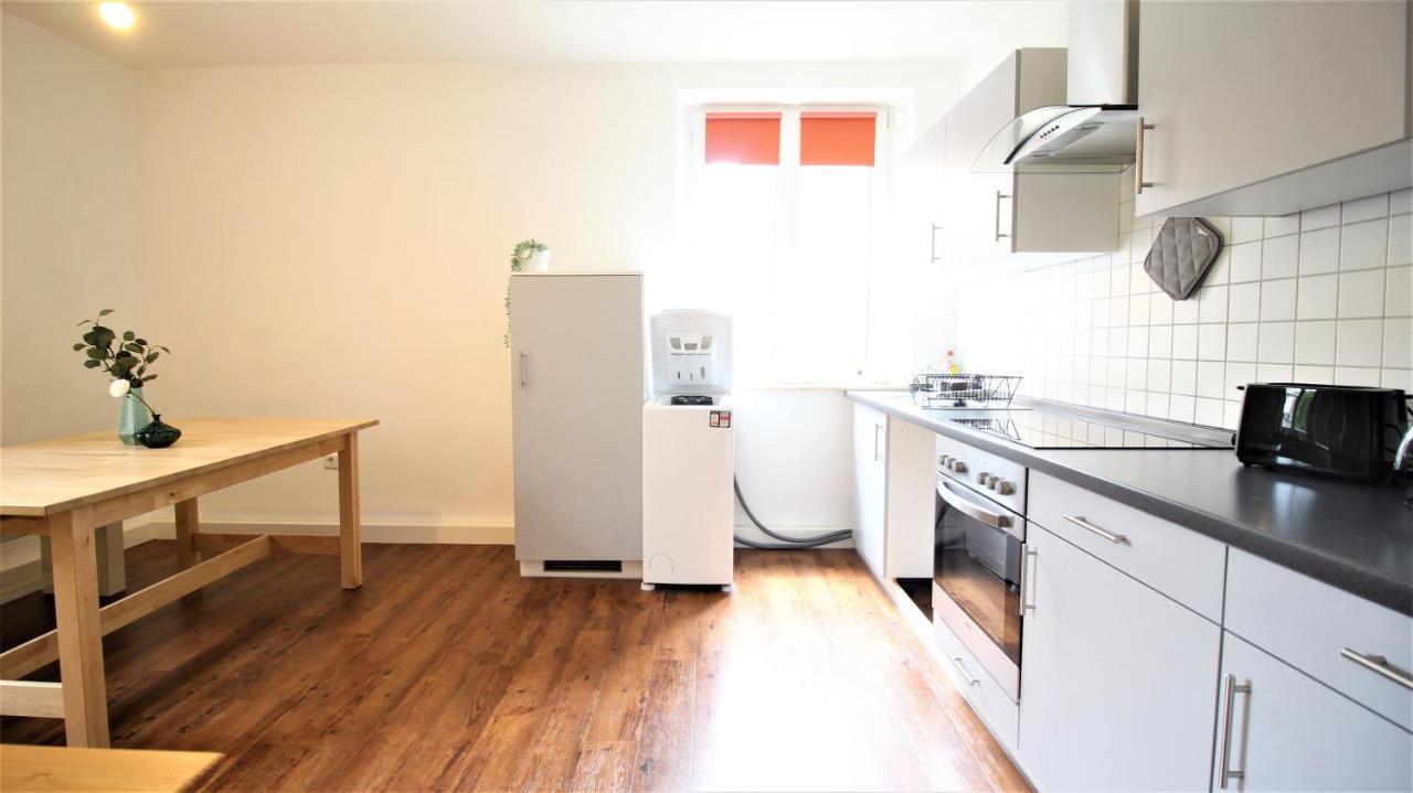 Zentral Wohnen - Inkl. Privatem Stellplatz Apartment Wurzburg Bagian luar foto