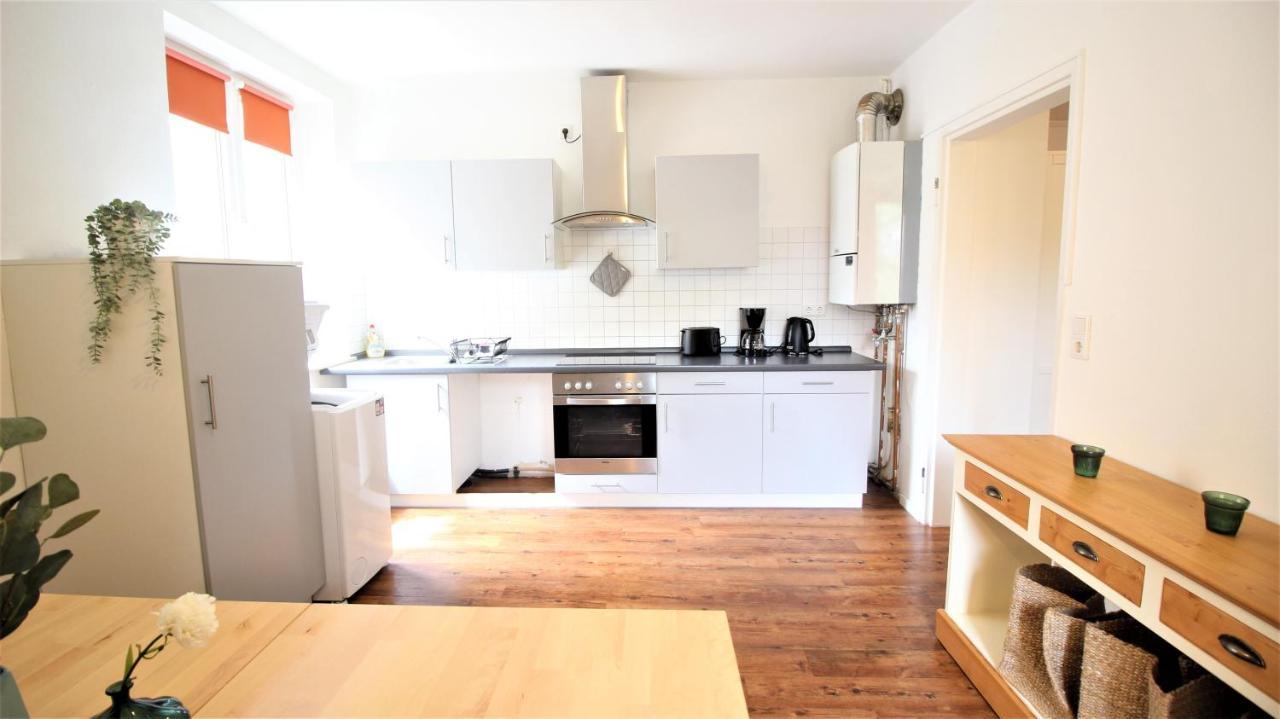 Zentral Wohnen - Inkl. Privatem Stellplatz Apartment Wurzburg Bagian luar foto