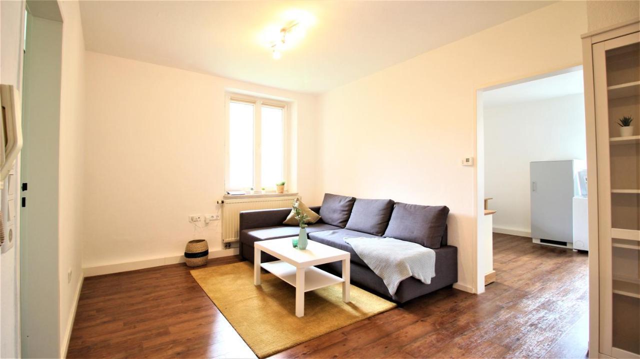 Zentral Wohnen - Inkl. Privatem Stellplatz Apartment Wurzburg Bagian luar foto