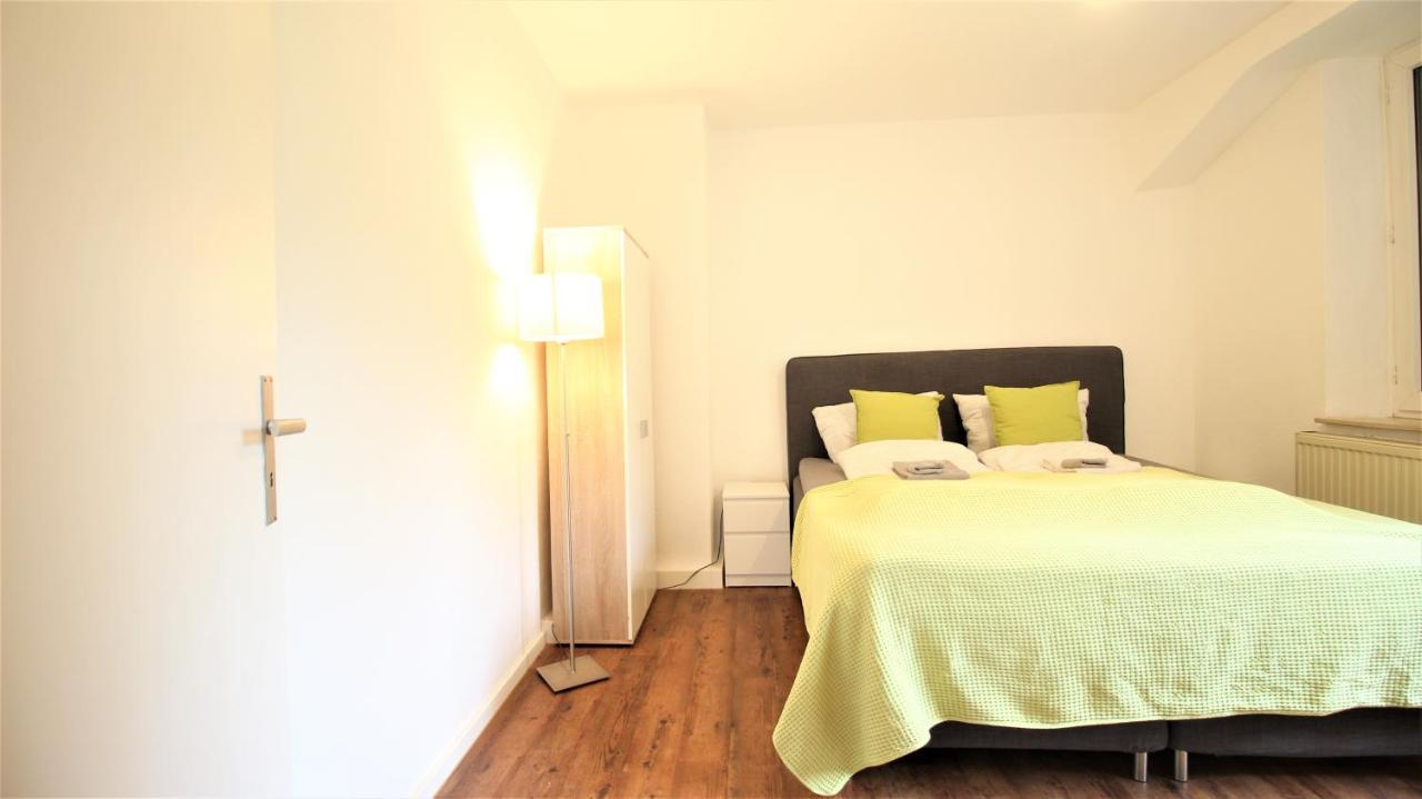 Zentral Wohnen - Inkl. Privatem Stellplatz Apartment Wurzburg Bagian luar foto
