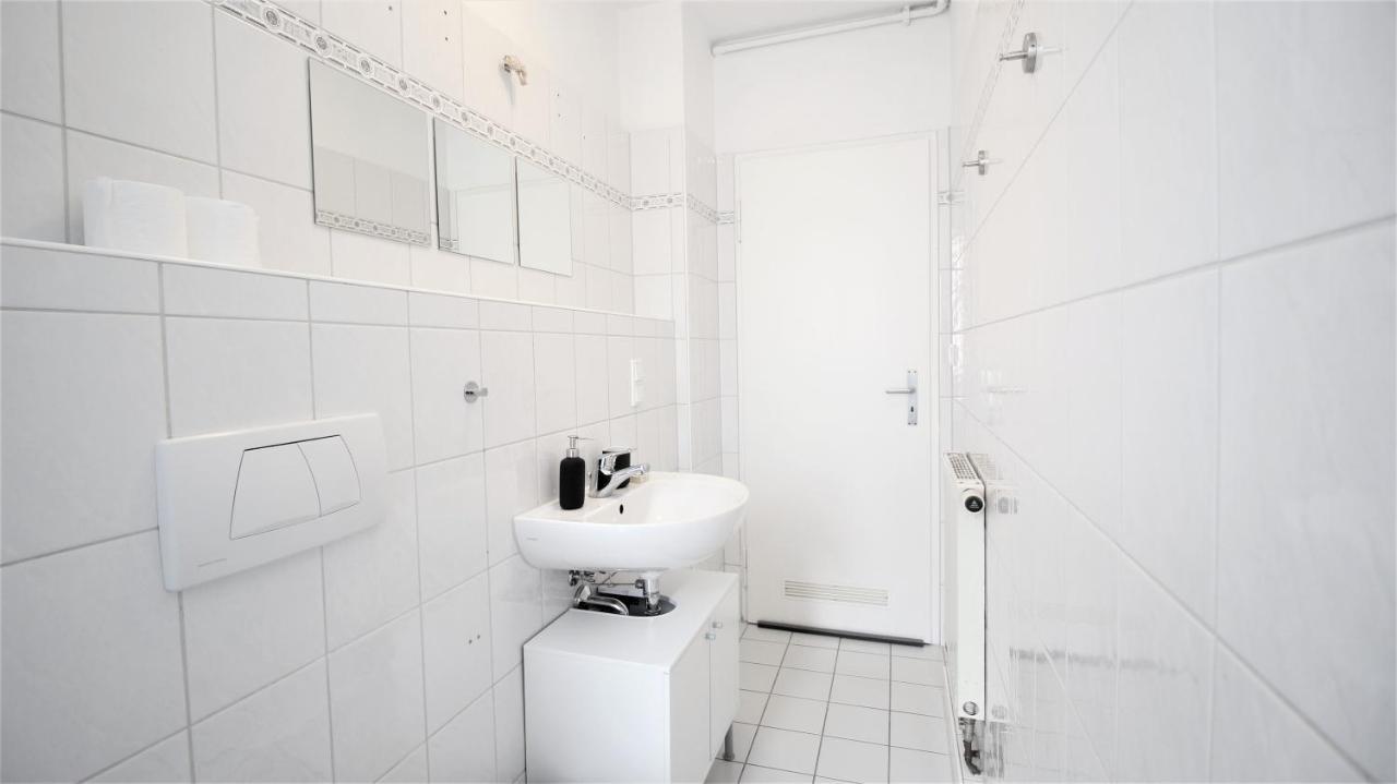 Zentral Wohnen - Inkl. Privatem Stellplatz Apartment Wurzburg Bagian luar foto