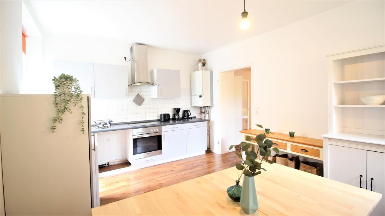 Zentral Wohnen - Inkl. Privatem Stellplatz Apartment Wurzburg Bagian luar foto